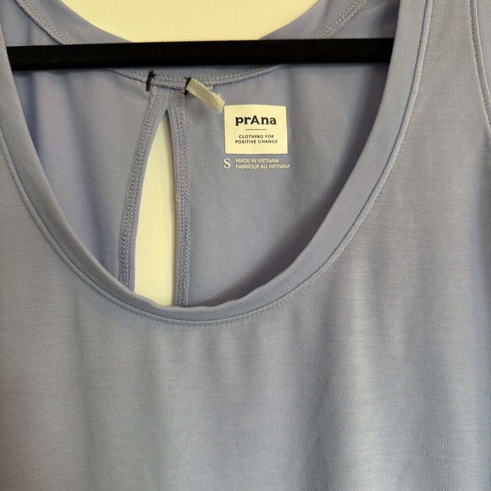 Prana Shirttail Hem Tank Periwinkle Blue Keyhole Back Sleeveless Athleisure - Picture 3 of 3